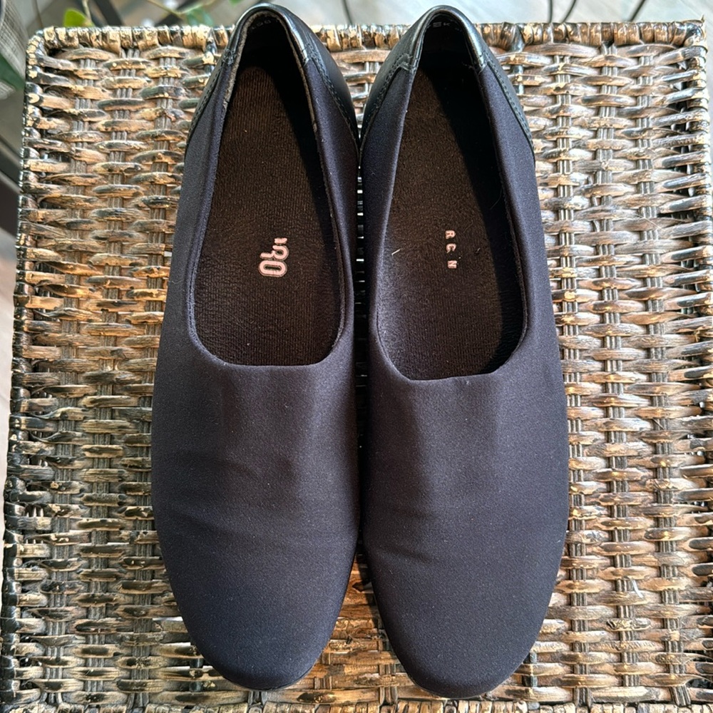 MUNRO black slip on shoe‎ stretch fabric size women’s 7